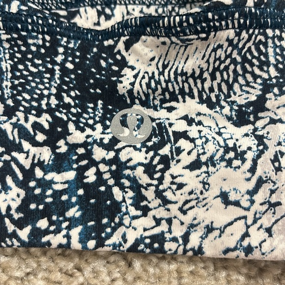 Lululemon sports bra - Picture 3 of 4